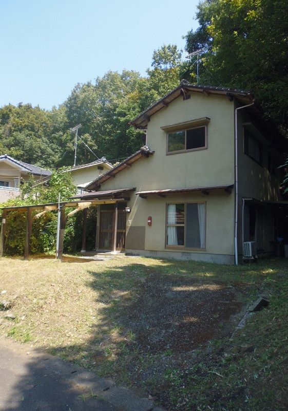 2-Story House for Sale in Yufu City Oita with Land - Thumbnail 2