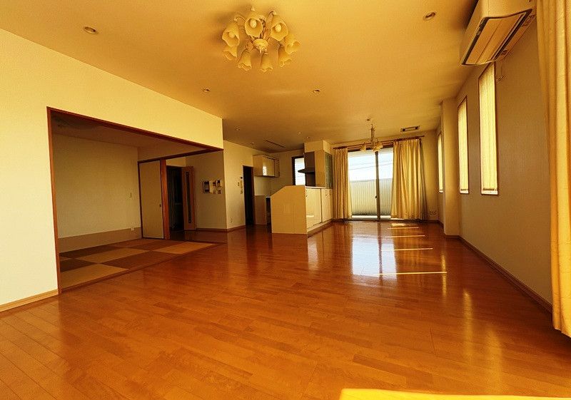 Mixed-Use Property with Former Dental Clinic in Miki, Kagawa - Thumbnail 3