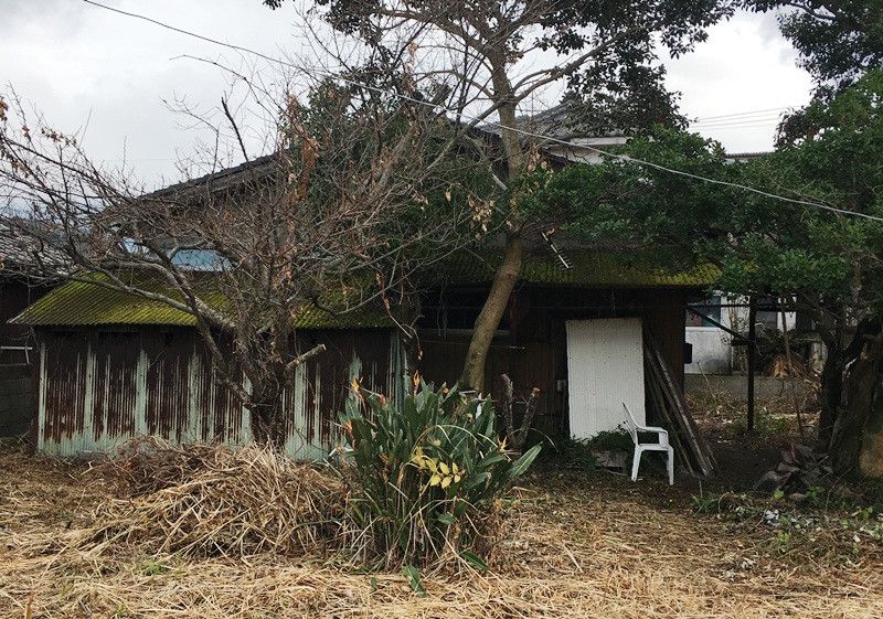 Land with Old House for Renovation in Tarumizu, Kagoshima - Image 1