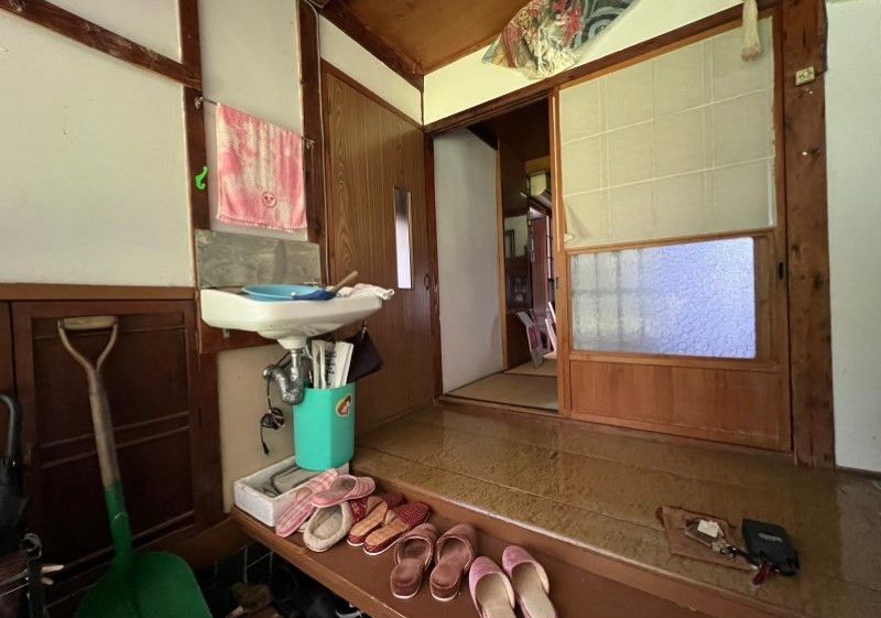 Wooden 2-Story House with Land for Sale in Ojiya, Niigata - Thumbnail 4