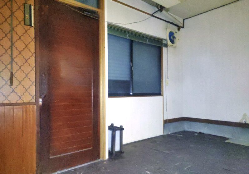 Yokohama Townhouse with Parking and Shop Space for Sale - Thumbnail 4