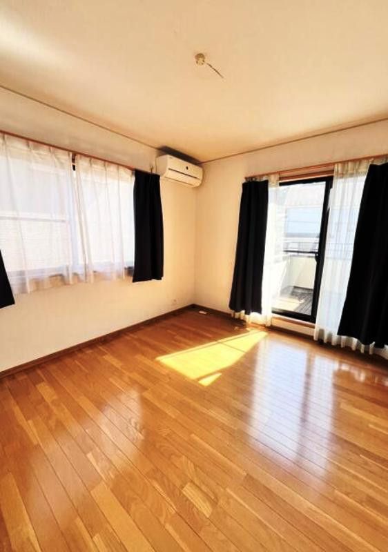 6LDK House for Sale in Mishima, Shizuoka with Garden and Parking - Thumbnail 4
