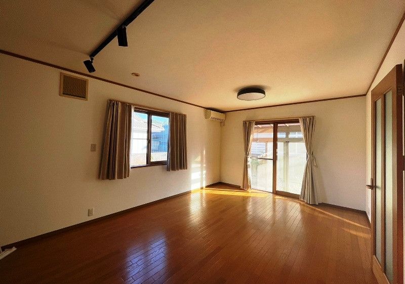 5LDK Detached House for Sale in Toyama City, Toyama Prefecture - Thumbnail 3