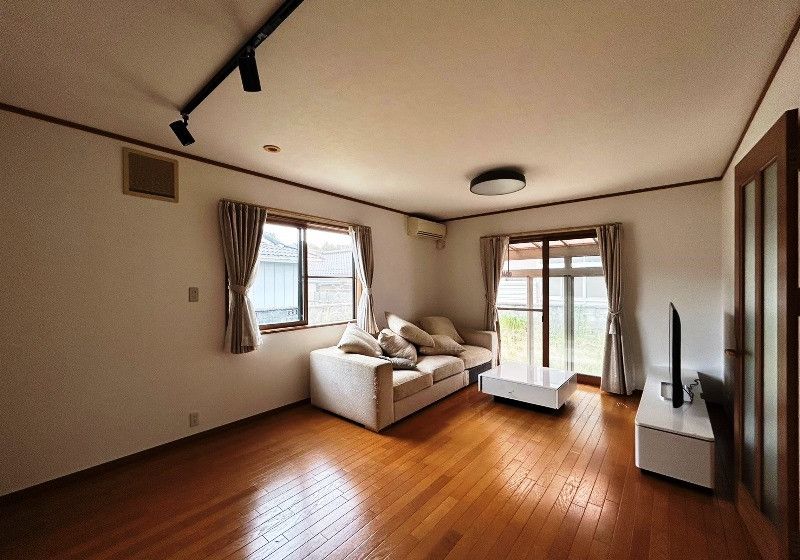 5LDK Detached House for Sale in Toyama City, Toyama Prefecture - Thumbnail 2