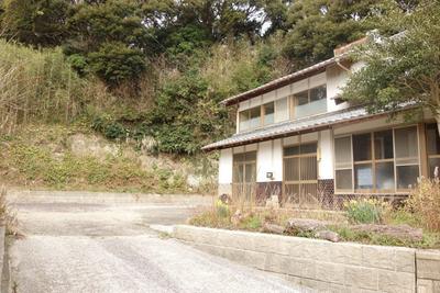 74. A house with a back door right next to the front door | Ikishima Gurashi [Iki City Official] — Image 1, Iki City, Fukuoka