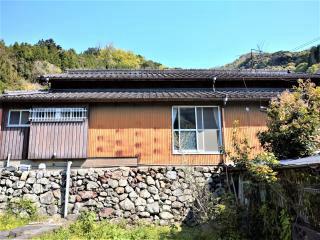 Historic 1872 House in Tsukumi City - 476m² Plot with Mountain Views — Image 3, Tsukumi, Oita
