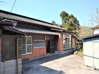 Historic 1872 House in Tsukumi City - 476m² Plot with Mountain Views — Image 1, Tsukumi, Oita