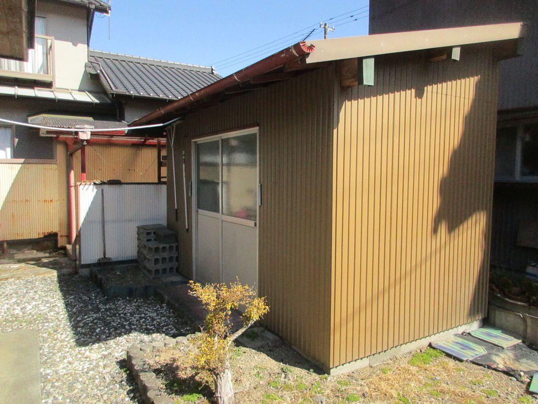 Single-Story Home with Garden in Kawanehoncho, Shizuoka - Thumbnail 4