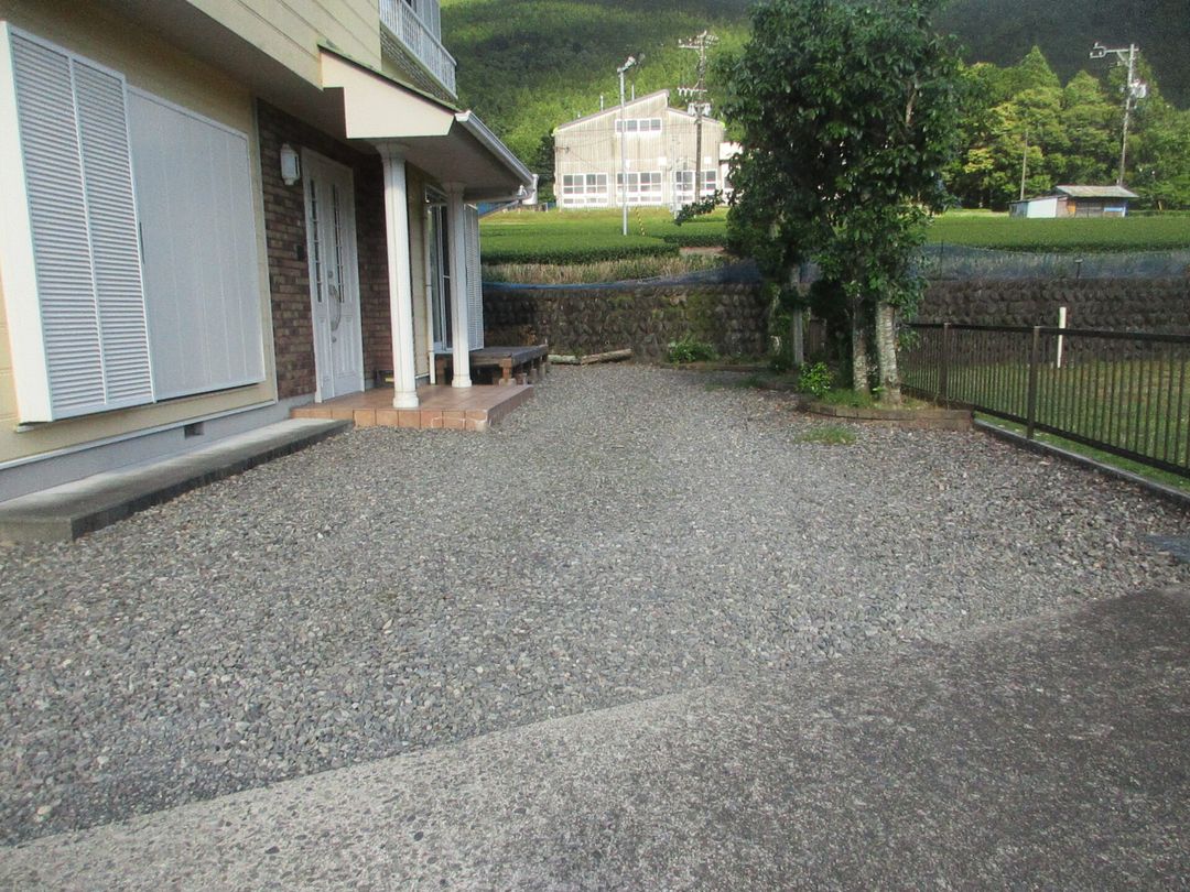 2-Story House for Rent in Kawanehoncho with Tea Plantation Views - Thumbnail 2