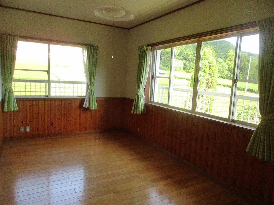 2-Story House for Rent in Kawanehoncho with Tea Plantation Views - Thumbnail 4