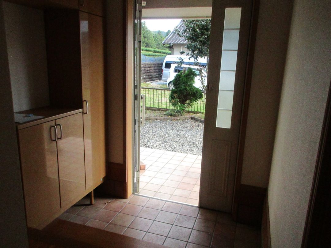 2-Story House for Rent in Kawanehoncho with Tea Plantation Views - Thumbnail 3