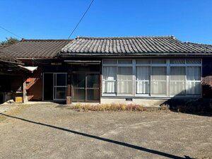 5-12 A house where you can feel the seasons in a spacious garden and experience true luxury | Vacant House Bank | Relocation Window Takaharu-cho, at the foot of Kirishima — Image 1, Takahara, Miyazaki