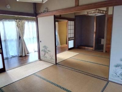 Spacious 7DK House in Hyuga City - Prime School District Location — Image 1, Hyuga, Miyazaki