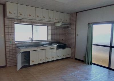 Spacious 7DK House in Hyuga City - Prime School District Location — Image 1, Hyuga, Miyazaki