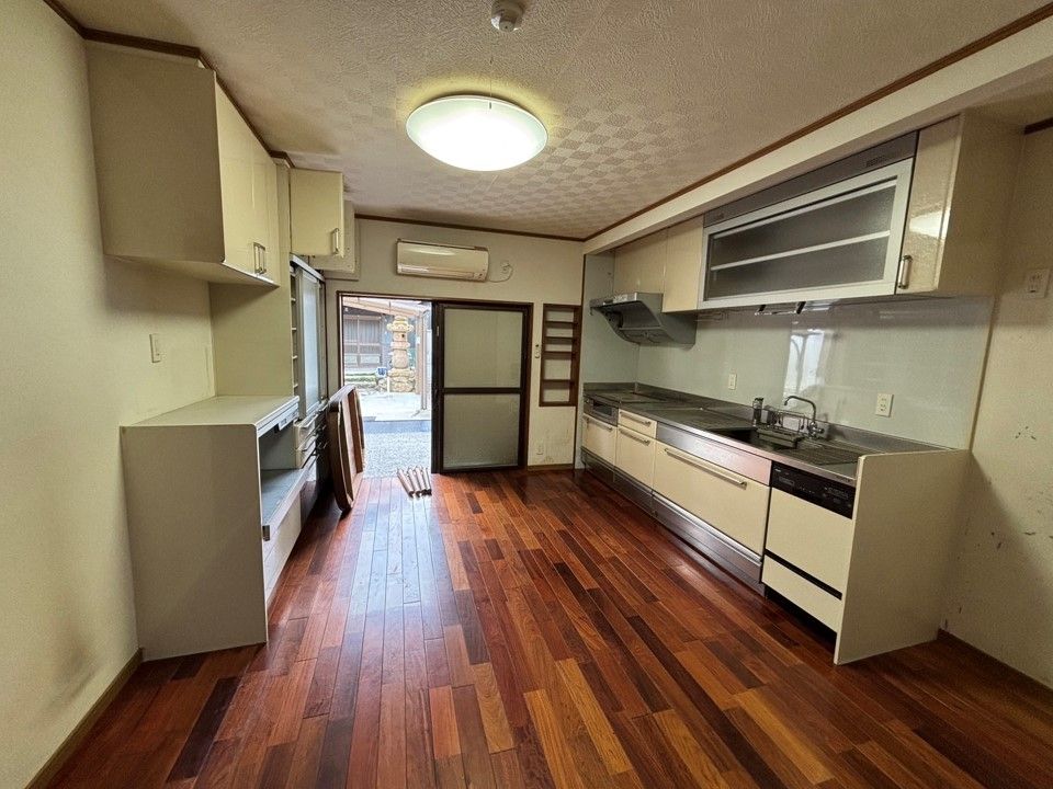 9LDK House for Sale Near JR Kikuma Station in Imabari, Ehime - Thumbnail 2