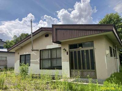 Traditional Home with Farmland in Scenic Biei, Hokkaido — Image 1, Biei, Hokkaido