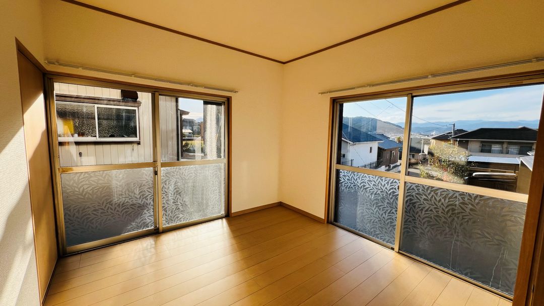 Renovated hillside home in Hyuga with ocean views - Thumbnail 2