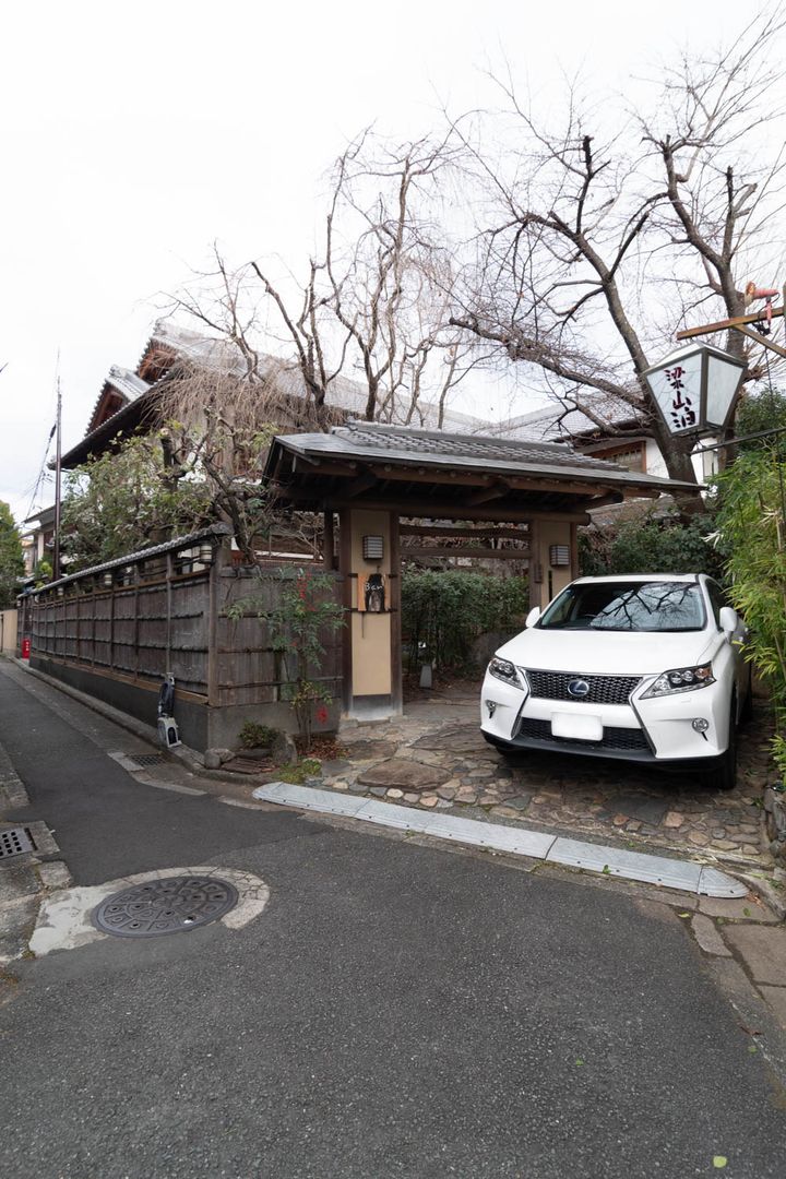 Ryozanpaku: Former Michelin-Star Kyoto Residence in Sakyo - Image 1