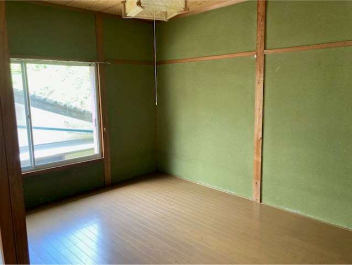 1977 Wooden House in Hyuga with 383㎡ Land - Thumbnail 4