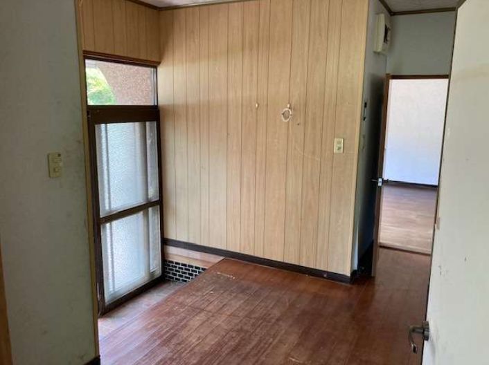 1977 Wooden House in Hyuga with 383㎡ Land - Thumbnail 3