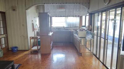Spacious 5LDK House with Shop Space in Kushima City — Image 2, Kushima, Miyazaki
