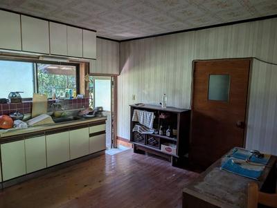 Kushima City House with Mountain Views and Urban Convenience — Image 2, Kushima, Miyazaki