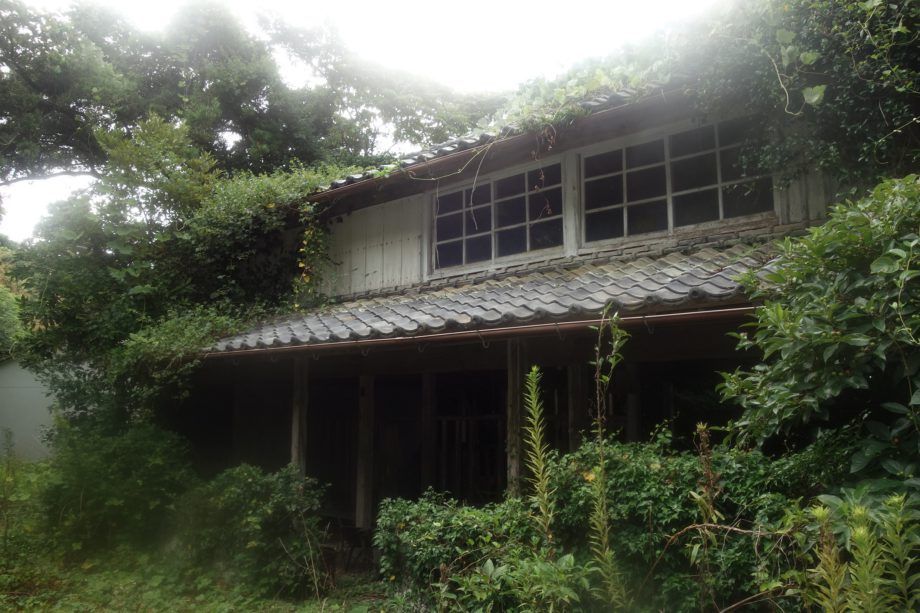 Demolition-Ready Home on Expansive Land in Iki City - Thumbnail 2