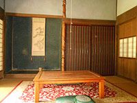 Historic Thatched-Roof Farmhouse in Tsu City, Mie Prefecture - Thumbnail 2