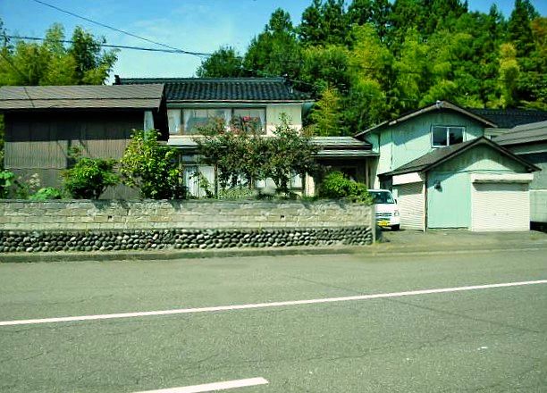 Traditional 8DK Kominka House on 2,195sqm Land in Joetsu, Niigata - Image 1