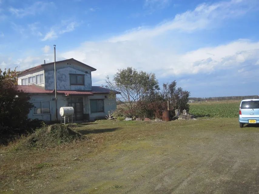 Charming Akiya House in Hokkaido with Mountain Views - Thumbnail 2