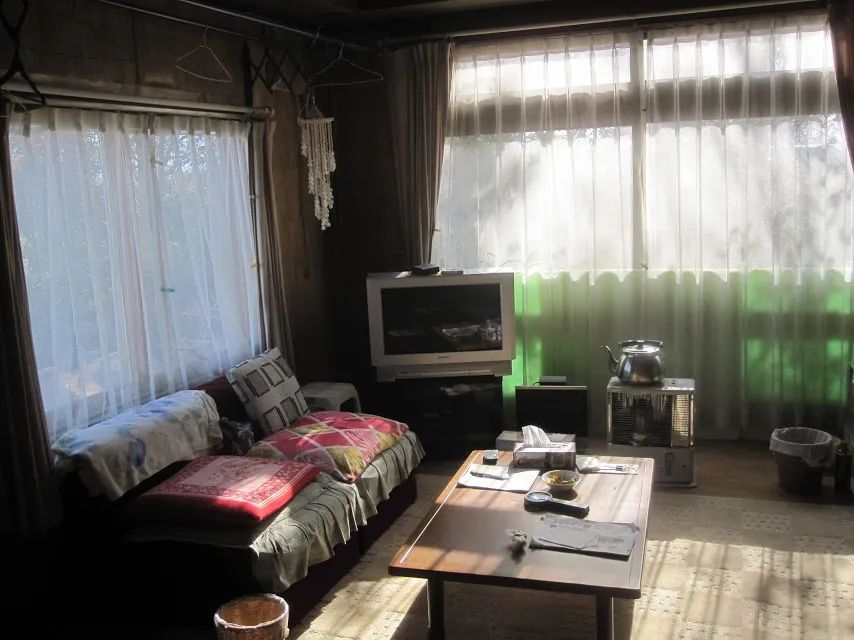 Charming Akiya House in Hokkaido with Mountain Views - Thumbnail 3