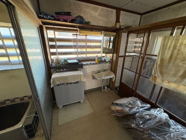 Spacious 1971 House on 1291 sqm Land for Sale in Joetsu - Thumbnail 3