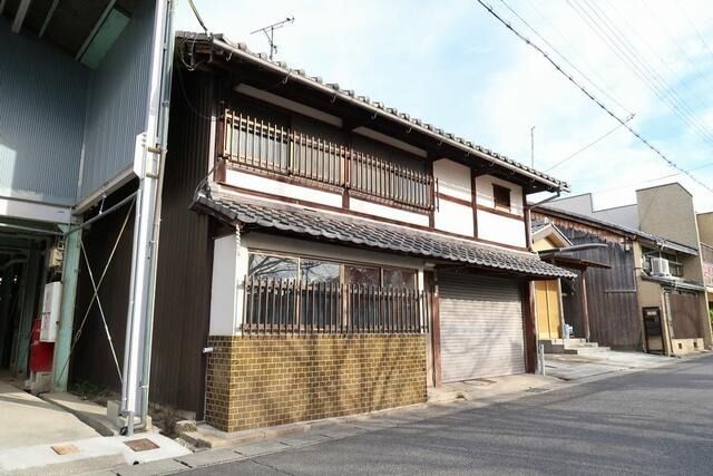 Historic 1935 Machiya Merchant House for Sale in Omi-Hachiman - Thumbnail 4