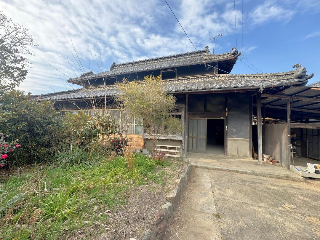 Traditional Kominka with Farmland in Manno Town, Kagawa - Thumbnail 3