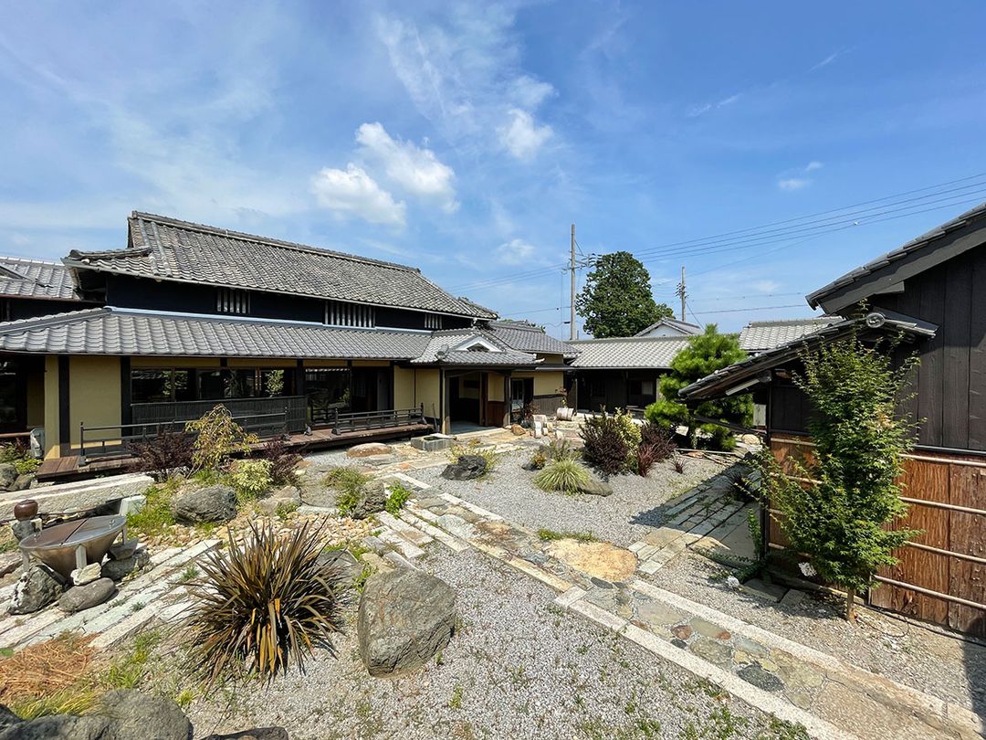 100+ Year Old Restored Kominka with Storehouses in Kakogawa - Thumbnail 2