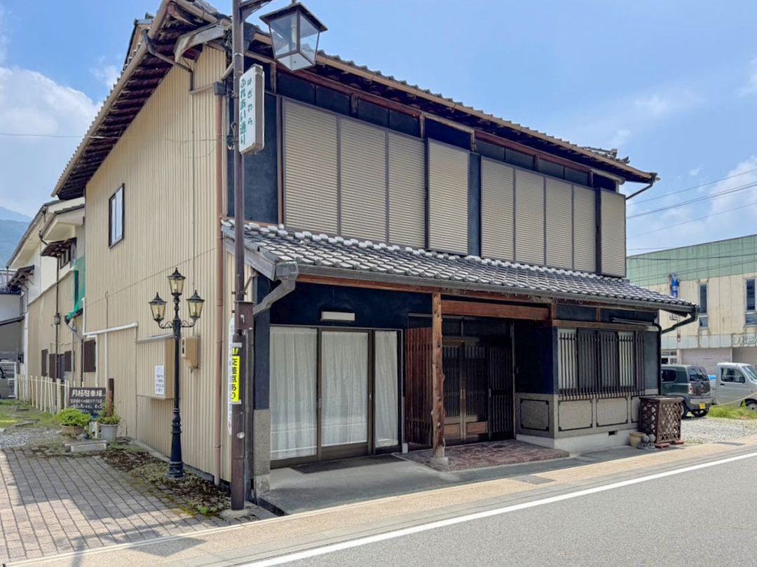 Historic Hagiwara Kominka with Kura in Gero, Gifu - Thumbnail 3