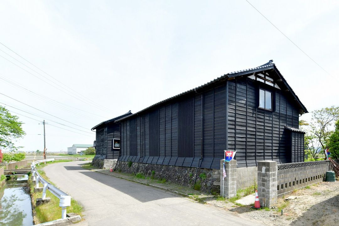 Renovated Kominka with Kura Storehouses in Sanjo, Niigata - Thumbnail 2