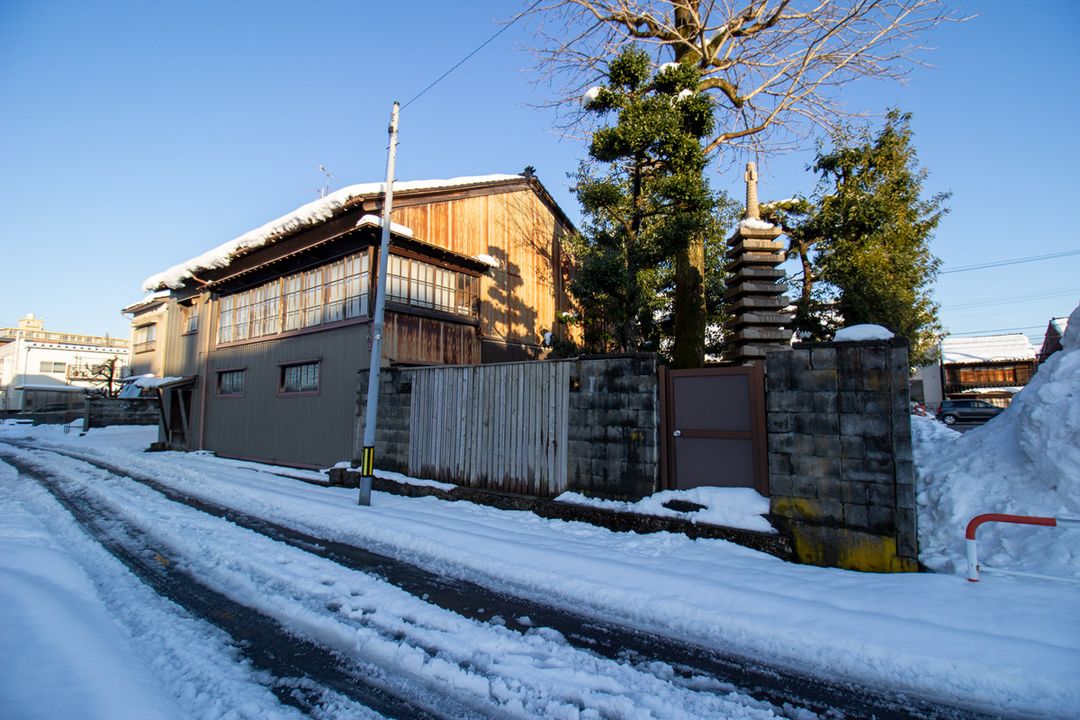 Meiji-Era Merchant's House in Takaoka with Kura Storage - Thumbnail 3
