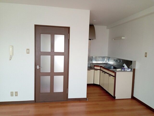 1K Apartment for Rent in Minami-Asama, Matsumoto City - Thumbnail 3