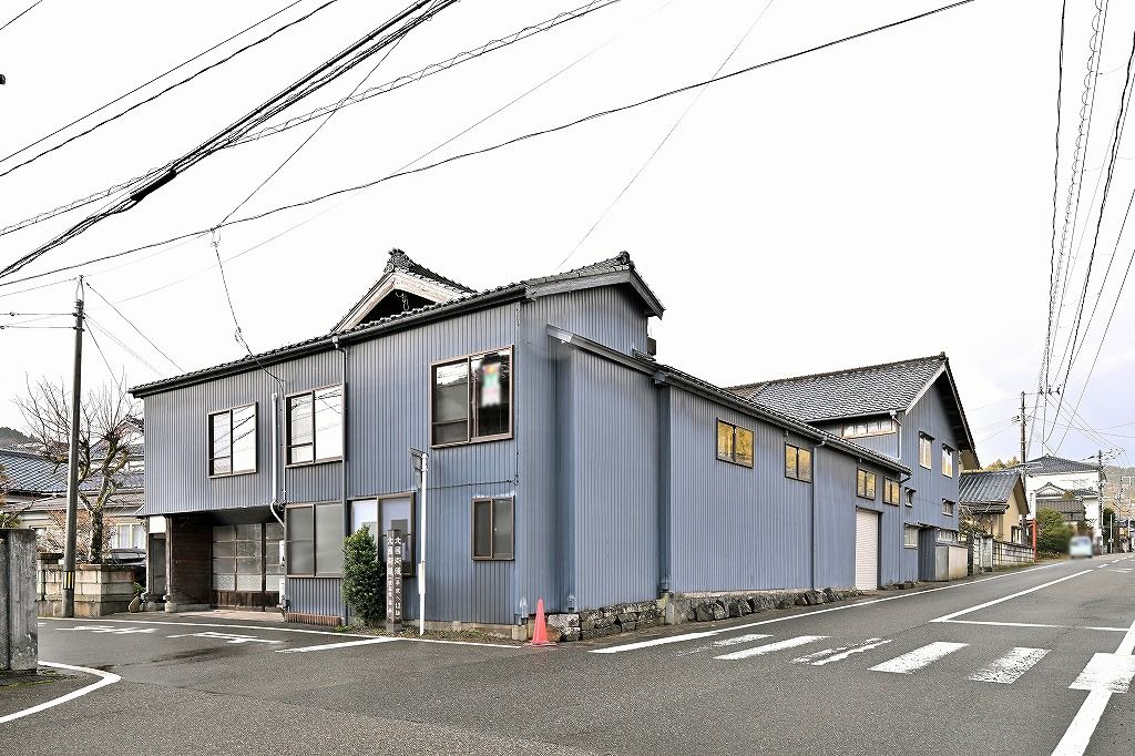 Fukui Brewery Kominka: Renovated 1882 Soy Sauce Brewery House in Niigata - Thumbnail 3