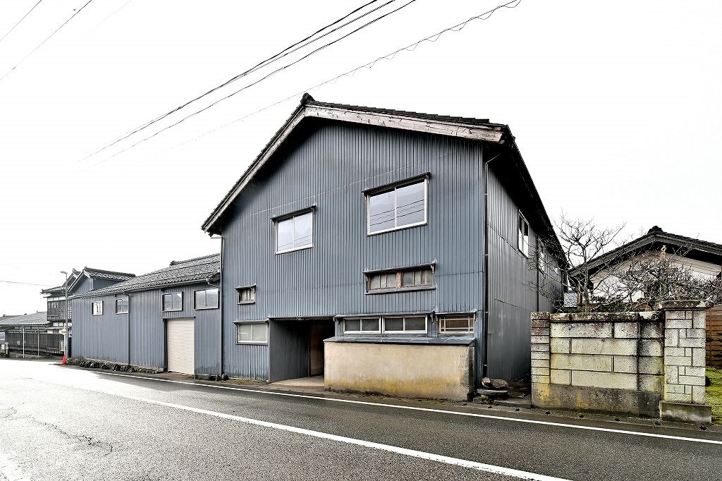 Fukui Brewery Kominka: Renovated 1882 Soy Sauce Brewery House in Niigata - Thumbnail 4