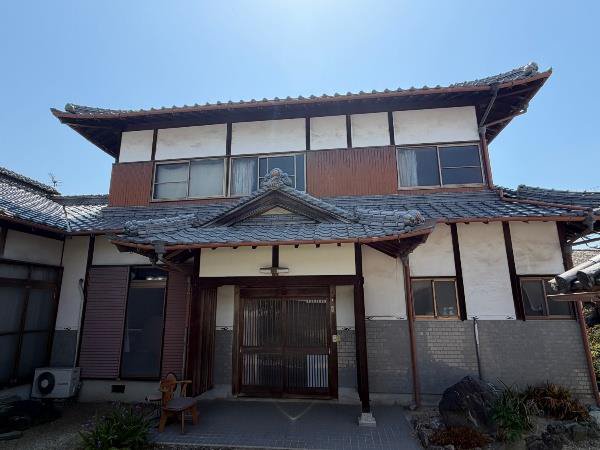 Two-story wooden building with tile roof — Akiya in Kanonji, Kagawa - Thumbnail 2