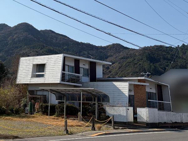 Two-story wooden building with steel sheet roofing — Akiya in Kanonji, Kagawa - Thumbnail 2