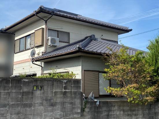 Two-story wooden building with tile roof — Akiya in Kanonji, Kagawa - Thumbnail 3