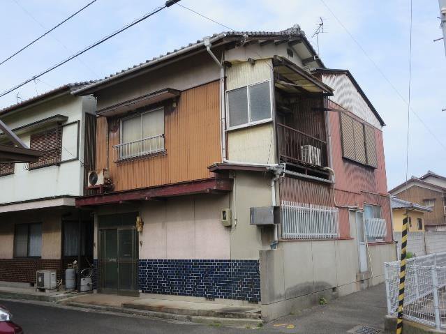 Two-story wooden building with a tiled roof — Akiya in Kanonji, Kagawa - Thumbnail 2