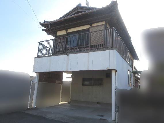 Two-story wooden building with a tiled roof — Akiya in Kanonji, Kagawa - Thumbnail 2