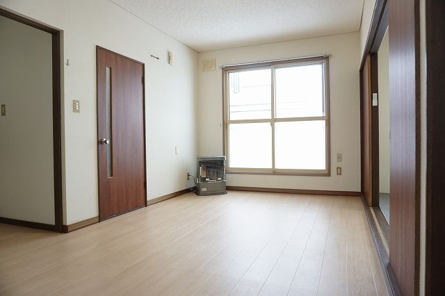 Pet-Friendly 3LDK Apartment for Rent in Kamifurano, Hokkaido - Thumbnail 2