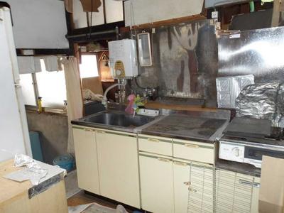 2-Story Home with Workshop in Kiryu, Gunma — Image 2, Kiryu, Gunma