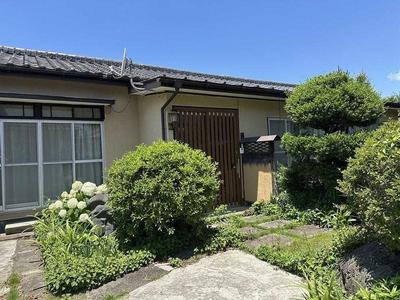 1966 Kiryu Property with 4 Structures on 160+ Tsubo — Image 1, Kiryu, Gunma