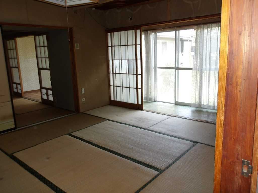 1966 Kiryu Property with 4 Structures on 160+ Tsubo - Thumbnail 4